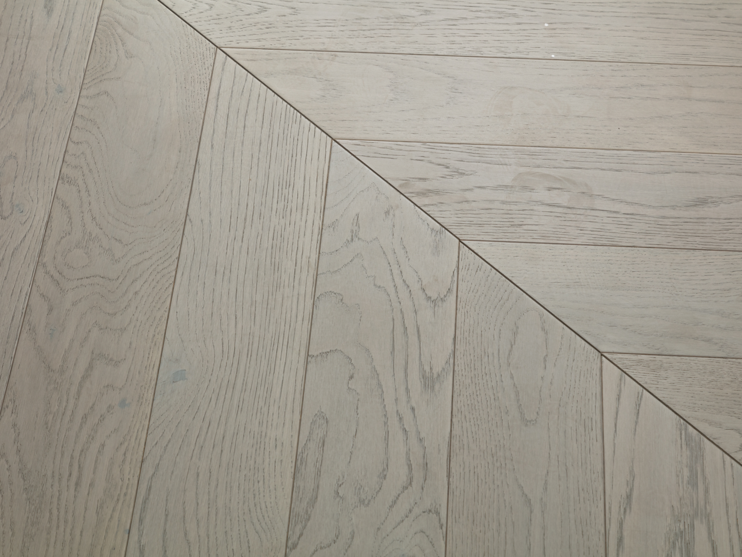 Vidar Chevron  3/4" Engineered Hardwood - American Oak Snow Flake