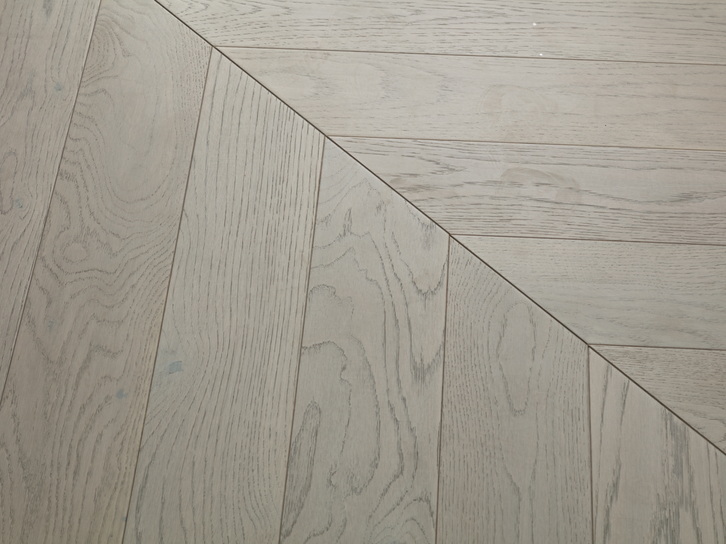 Vidar Chevron  3/4" Engineered Hardwood - American Oak Snow Flake