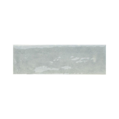 Close-up of the edge and thickness of an Agata ceramic wall tile