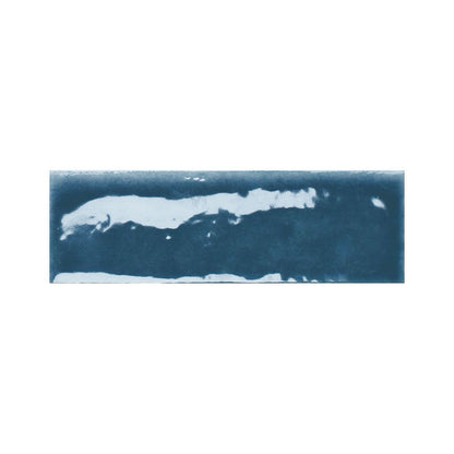 Detail of the edge and thickness of an indigo gloss ceramic tile